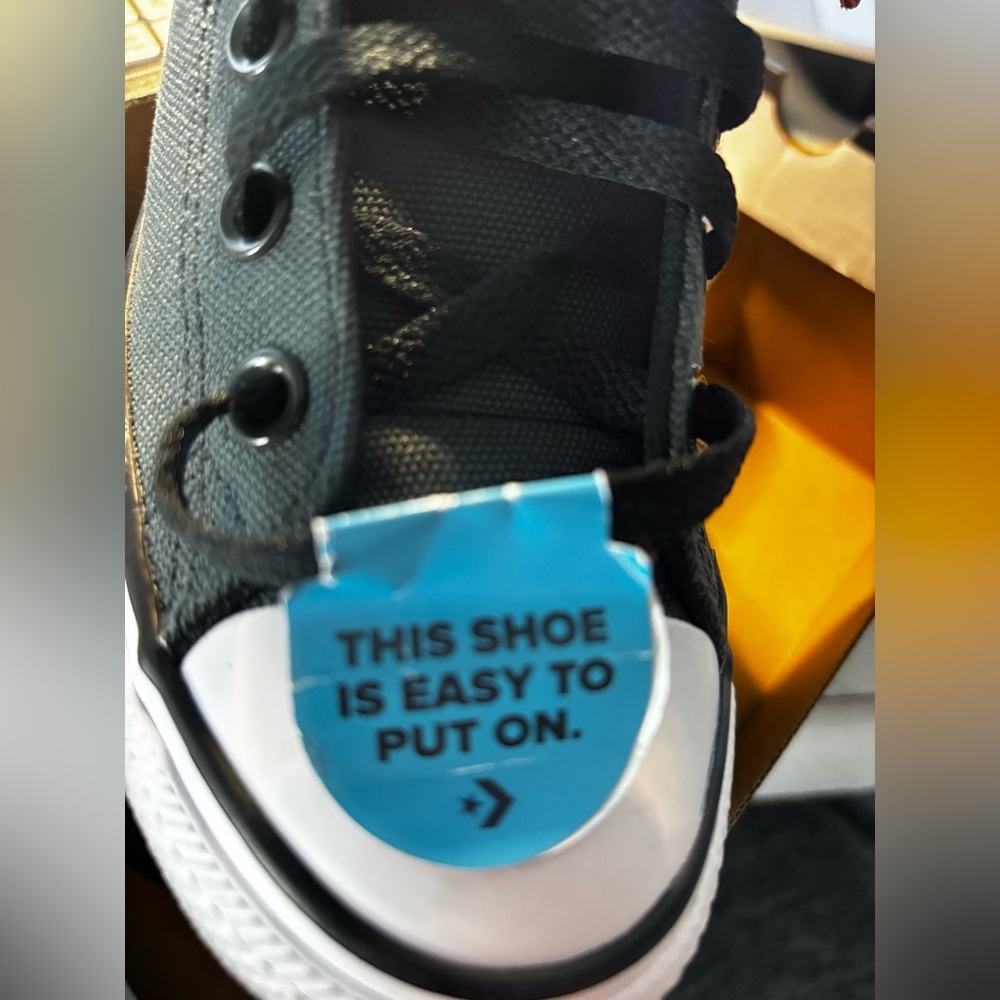 Converse NEW - Picture 2 of 3